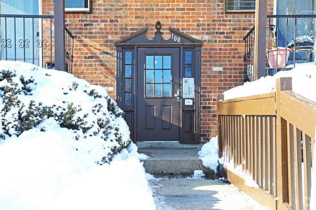 Building Photo - DREW LN. -100