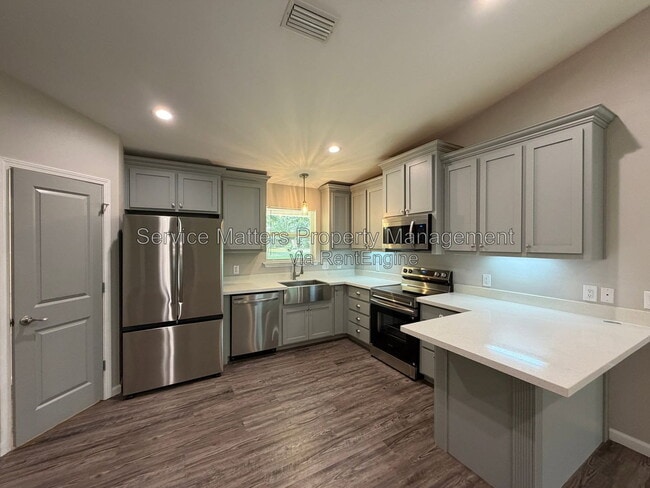 Building Photo - 5553 Riviera Dr