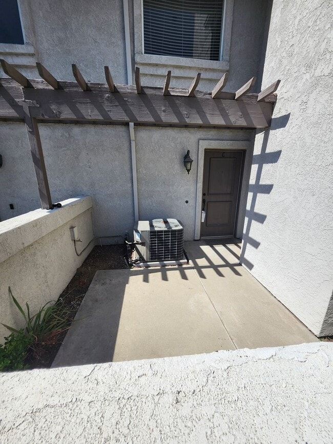Building Photo - Beautiful 2 bedroom 1.75  bath Home Alta Loma