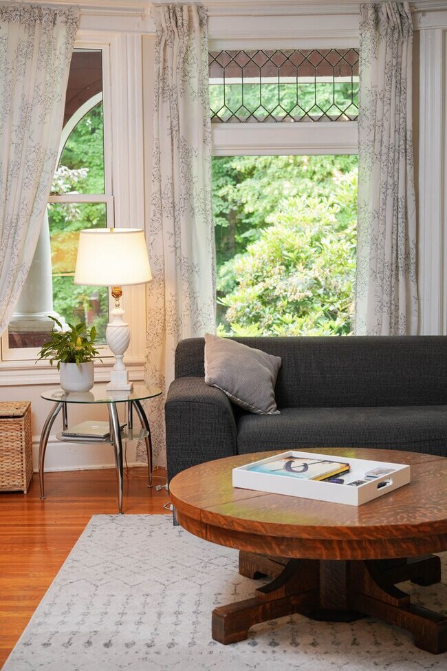 Building Photo - R0441