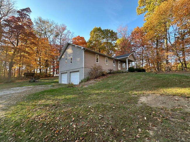 Building Photo - 4 Bedroom, 2 Bathroom House