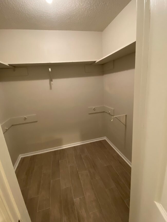 Walk in closet - 15348 Crystal Dr