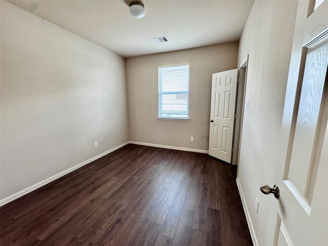 Building Photo - 3302 Allington Ct