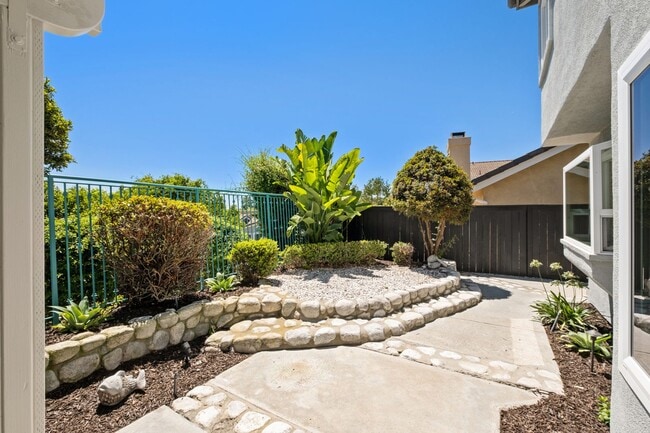 Building Photo - 23952 Dory Dr