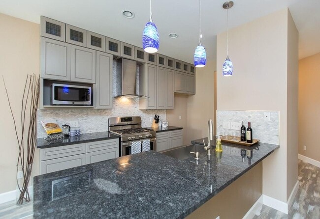 Building Photo - 1700 Perez St