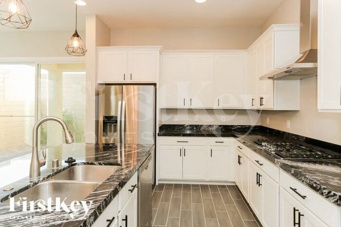 Building Photo - 10755 Blackrock Canyon Ave