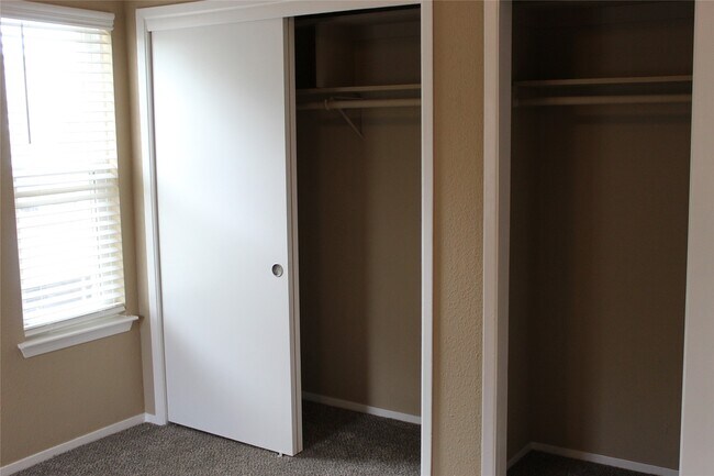 Building Photo - 2011 Spenwick Dr