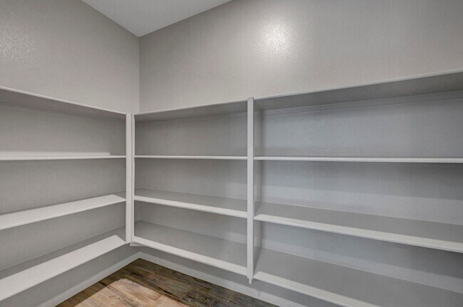 Building Photo - Gated community Located within the Valley Vista Master Plan. 4 Bed 3 Bath features and Open and i...