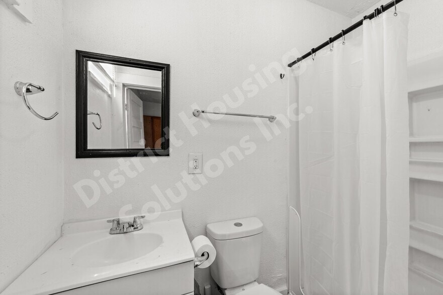Building Photo - 8302 Sowinski Ave
