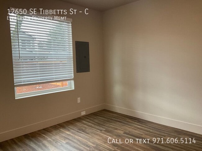 Building Photo - 12650 SE Tibbetts St