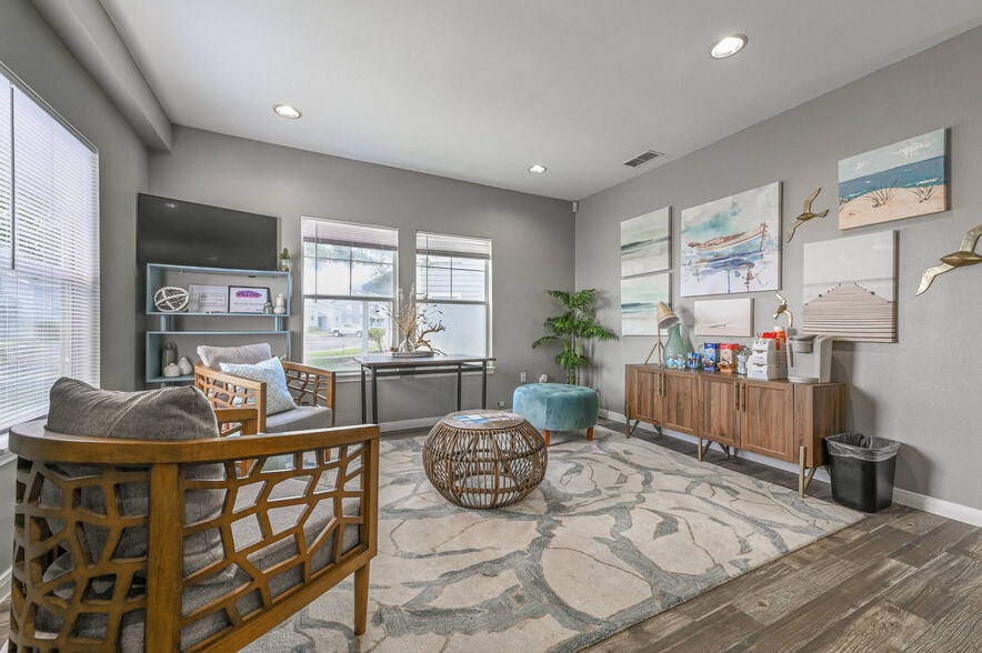 Primary Photo - Rancho de Luna