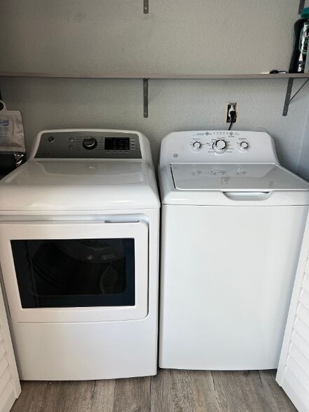 Washer and dryer - 3470 Pinewalk Dr N