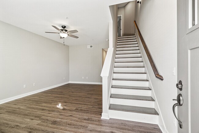 Building Photo - 507 W Stevens St