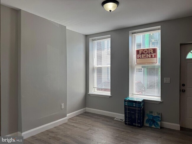 Building Photo - 3205 Latona St