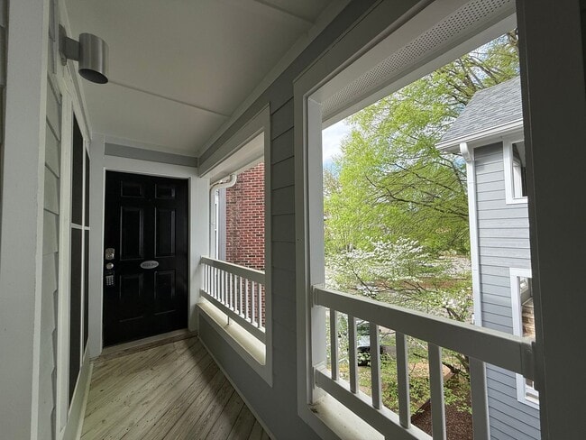 Building Photo - Newly Remodeled 2BD, 1.5BA Raleigh Condo in Prime Location with HOA Amenities