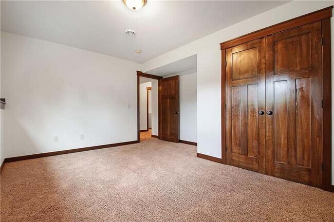 Building Photo - 2425 Lake Ct