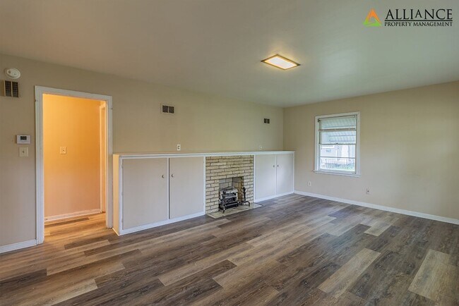 Building Photo - 1845 College Heights Rd