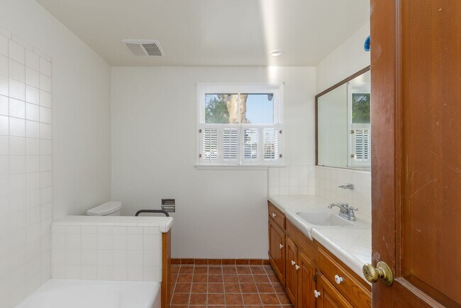 Building Photo - Charming Rustic 3BD/2BA Home in Peaceful C...