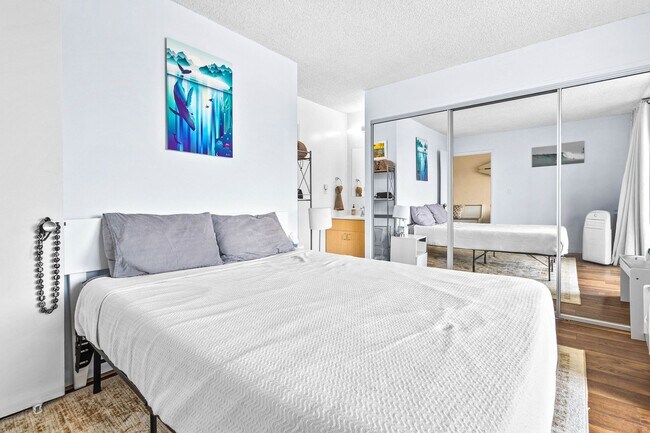 Building Photo - Cute and Newly Upgraded 1/1/1 near Ala Moana