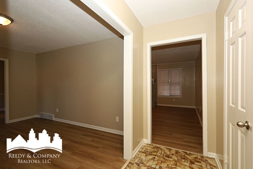 Building Photo - 3054 Pine Allee Cove