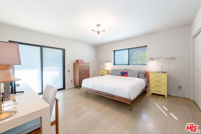 Building Photo - 1860 Lucile Ave