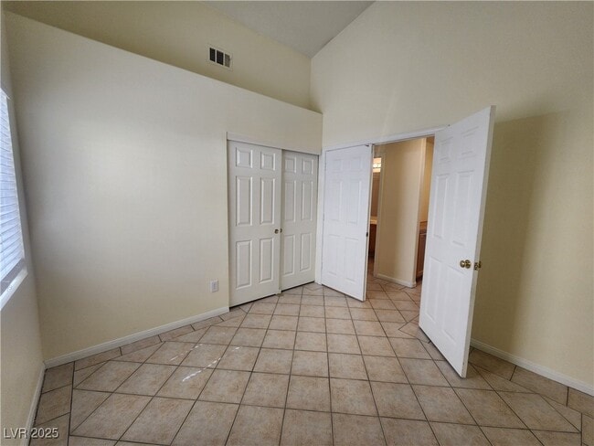 Building Photo - 1405 Iron Springs Dr