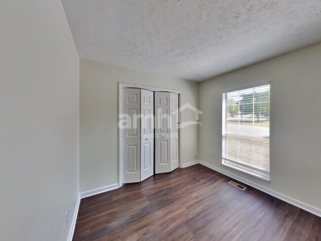 Building Photo - 1300 Georgetown Dr