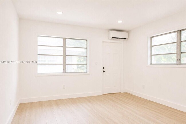 Building Photo - 355 NE 55th Terrace