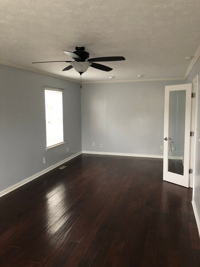 Building Photo - TWYCKENHAM ESTATES....3 Bedroom 2.5 Bath House