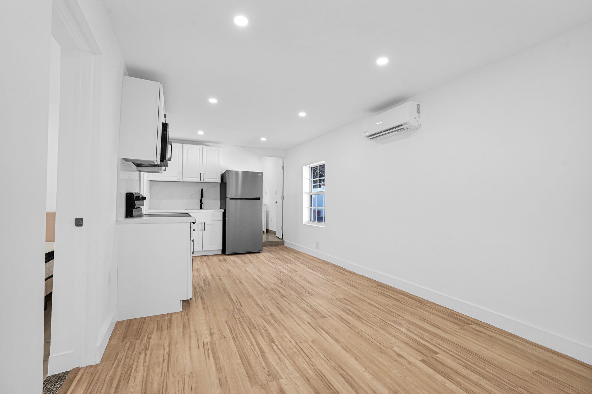 Building Photo - 2419 Coolidge St