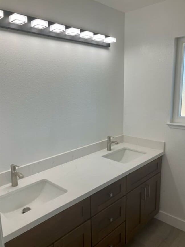 Building Photo - 3518 Woodglen Dr