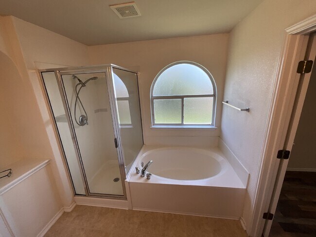 Building Photo - "Charming 3-Bed Oasis with Granite Touches & Cozy Fireplace in Cibolo!"