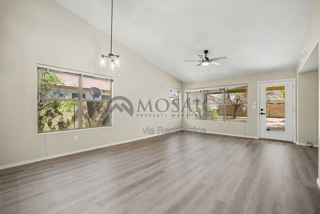 Building Photo - 2033 E Willow Wick Rd