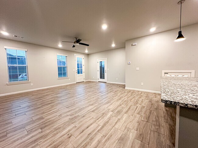 Building Photo - 1733 W Whitney Ln