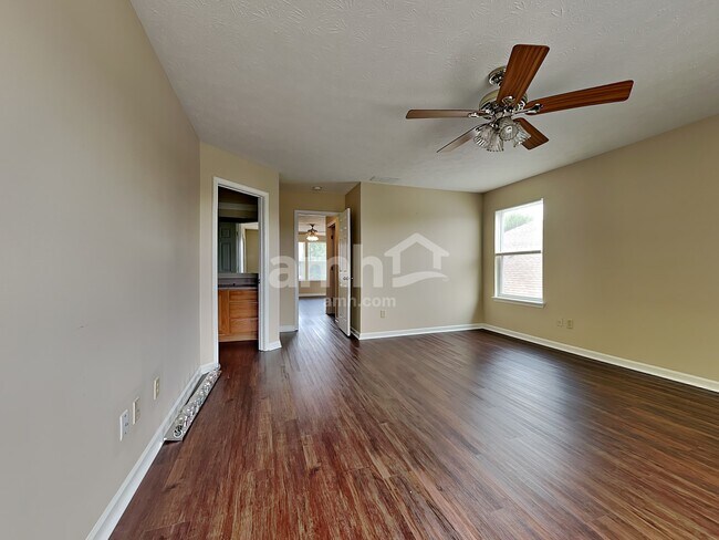 Building Photo - 10660 Brighton Knoll Pky N