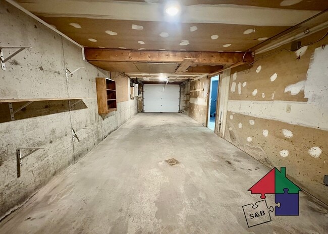 Building Photo - Modern 3 Bedroom 2.5 Bathroom Shelburne Apartment!