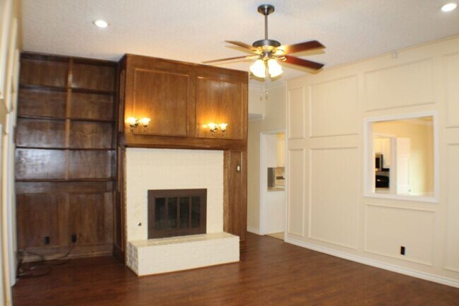 Building Photo - 7838 Williams Ave