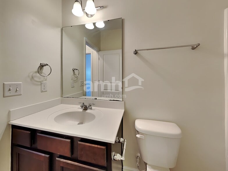 Building Photo - 123 Orion Way