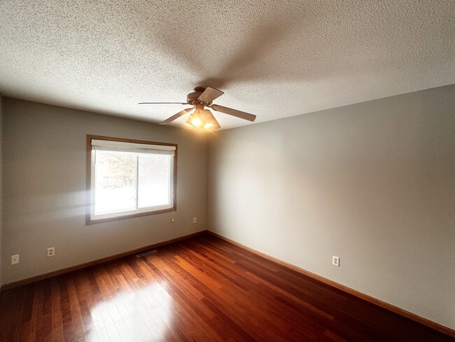 Building Photo - 9403 Lakeside Trl