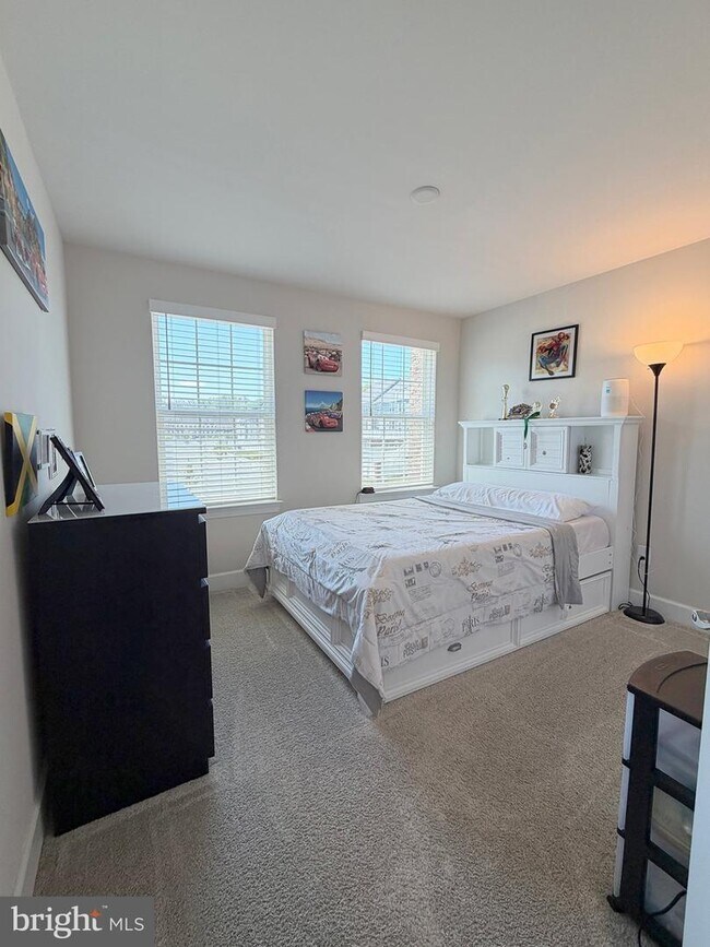 Building Photo - 10802 Foxtrot Cir