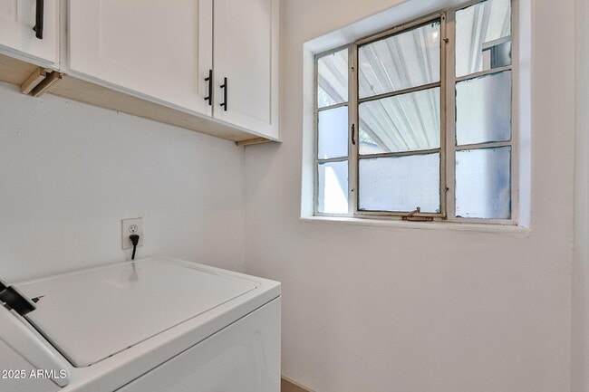 Building Photo - 63 W Windsor Ave