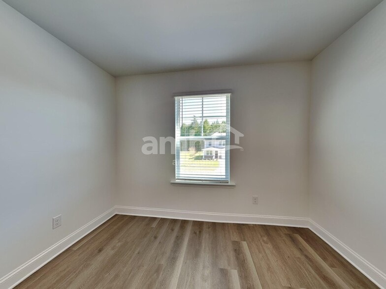 Building Photo - 6050 Rosemore Ln