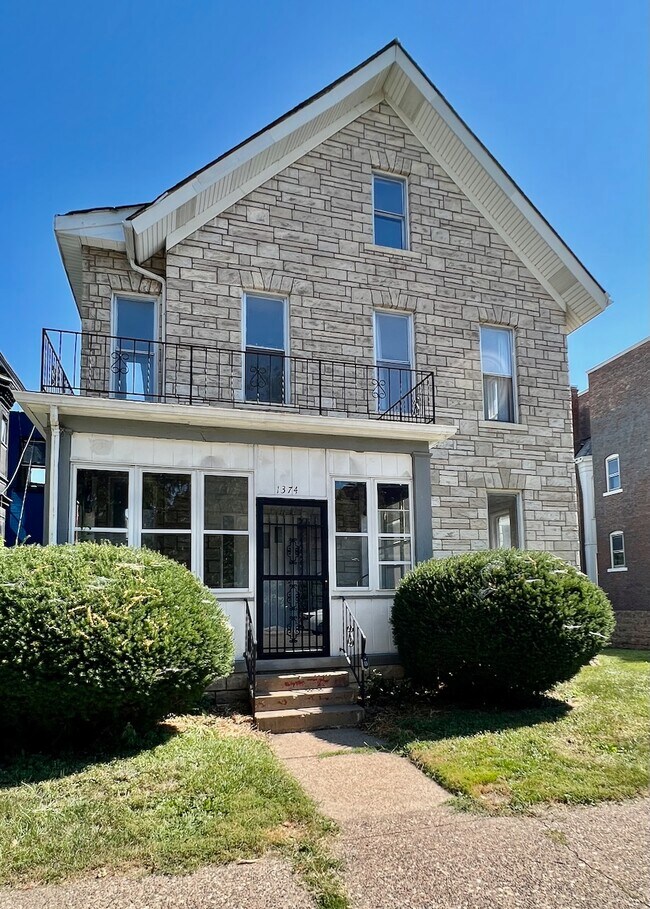 1374 Main St 1374 Main St Dubuque IA 52001 Apartment Finder