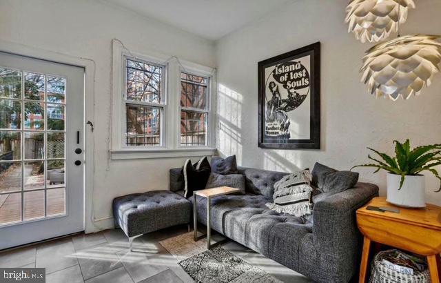 Building Photo - 726 3rd St NE