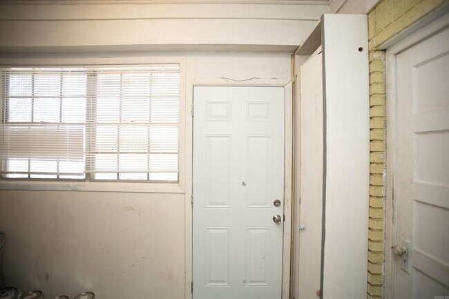 Building Photo - 1626 Gum St