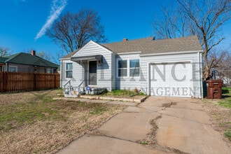 Building Photo - 1017 N Pershing St