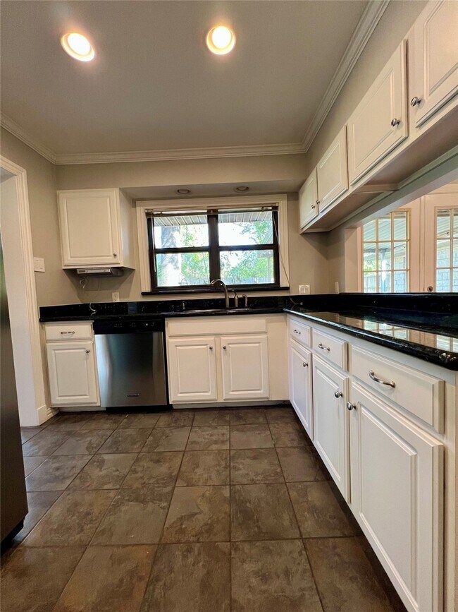 Building Photo - 4218 Glebe Rd