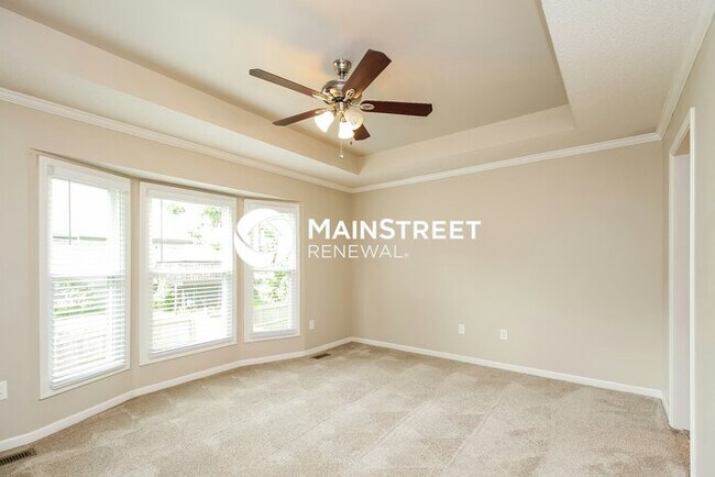 Building Photo - 3 Bedroom Pet-Friendly Home in Shawnee, KS with Main Street Renewal