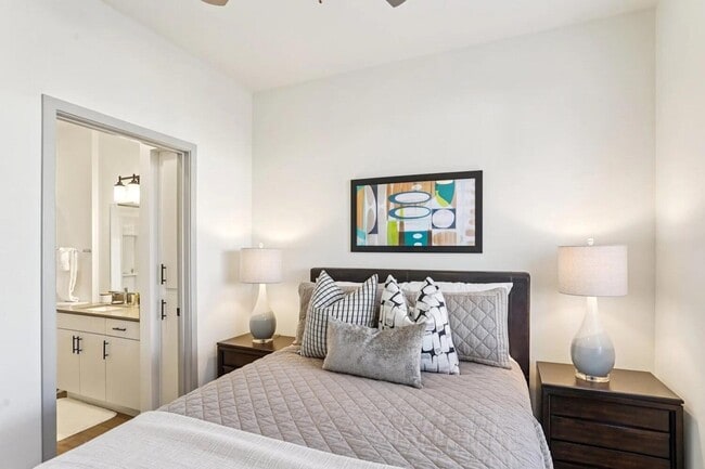 Building Photo - 1161 E O'Neil Dr