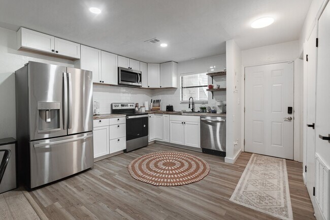 Building Photo - 2907 Woodrich Dr